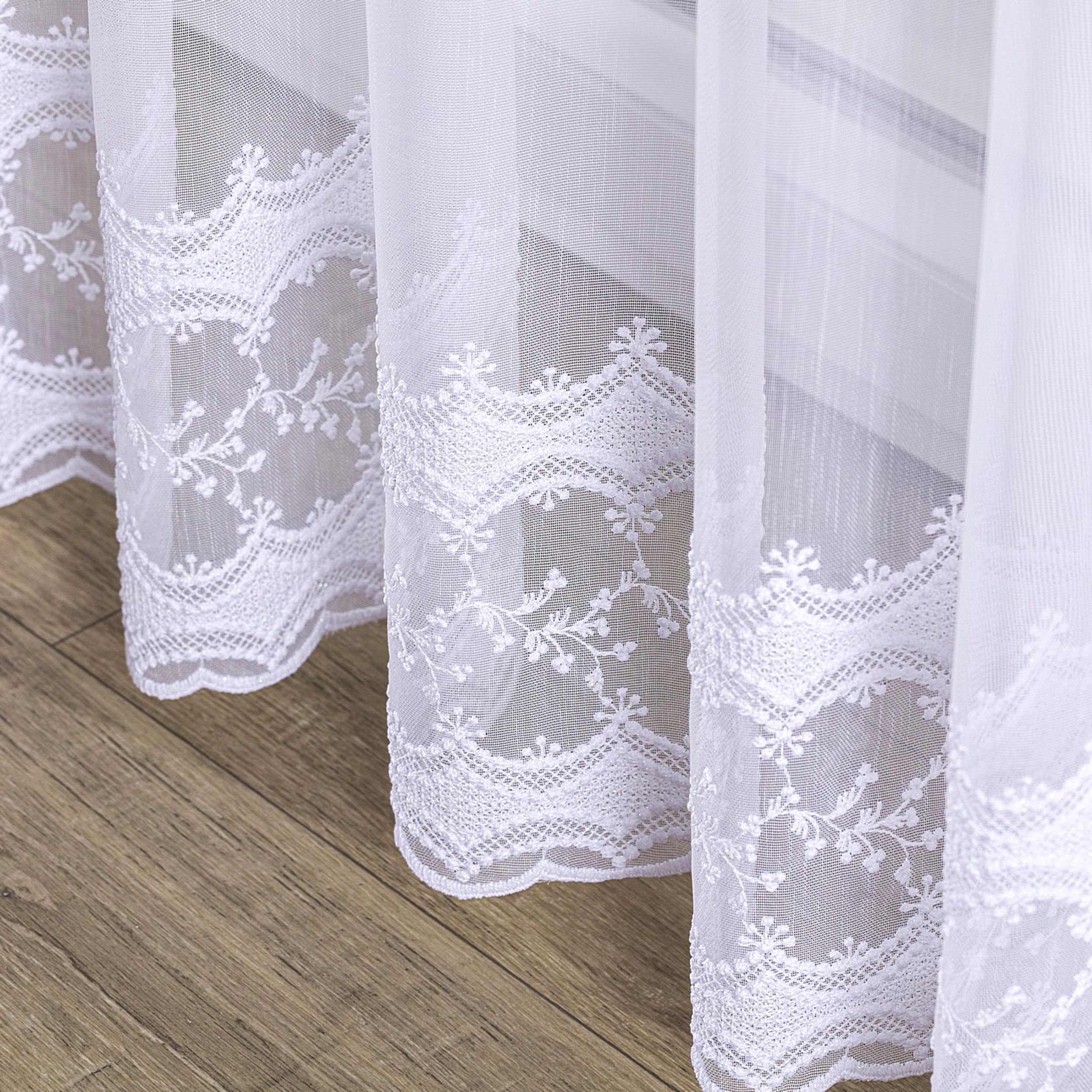 Voile 186-39 hvit med mønsterkant