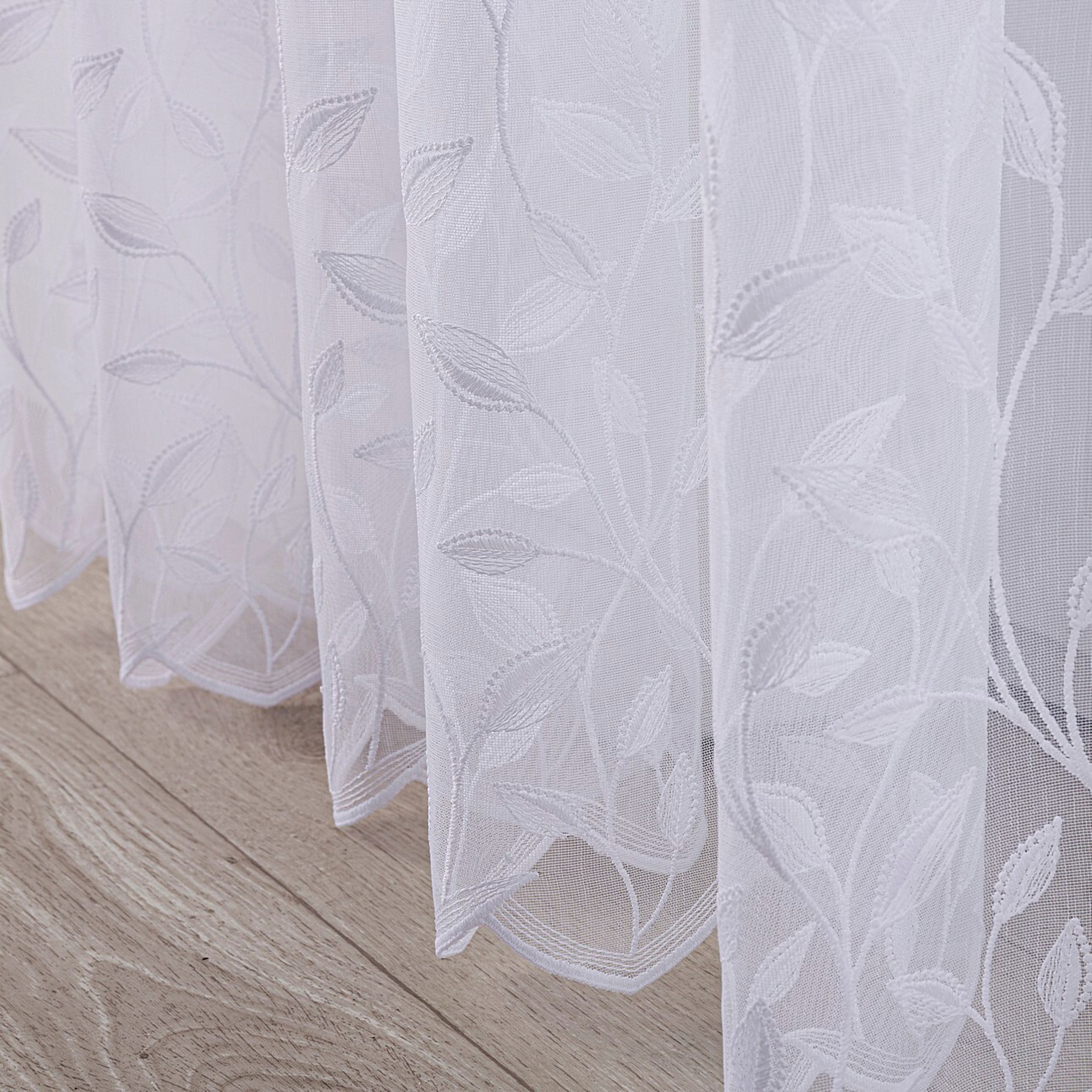 Voile 186-42 hvit med mønsterkant