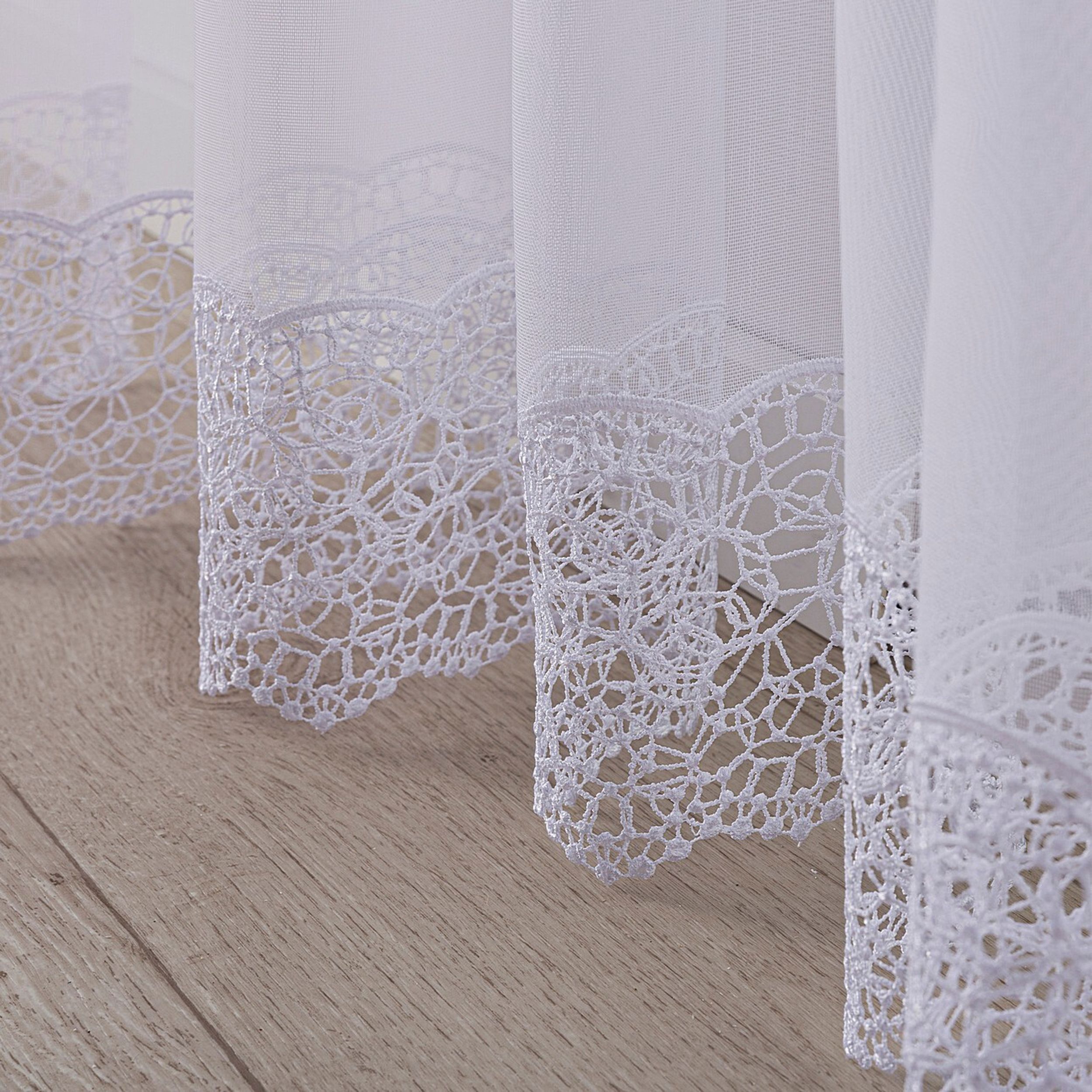 Voile 186-50 hvit med mønsterkant