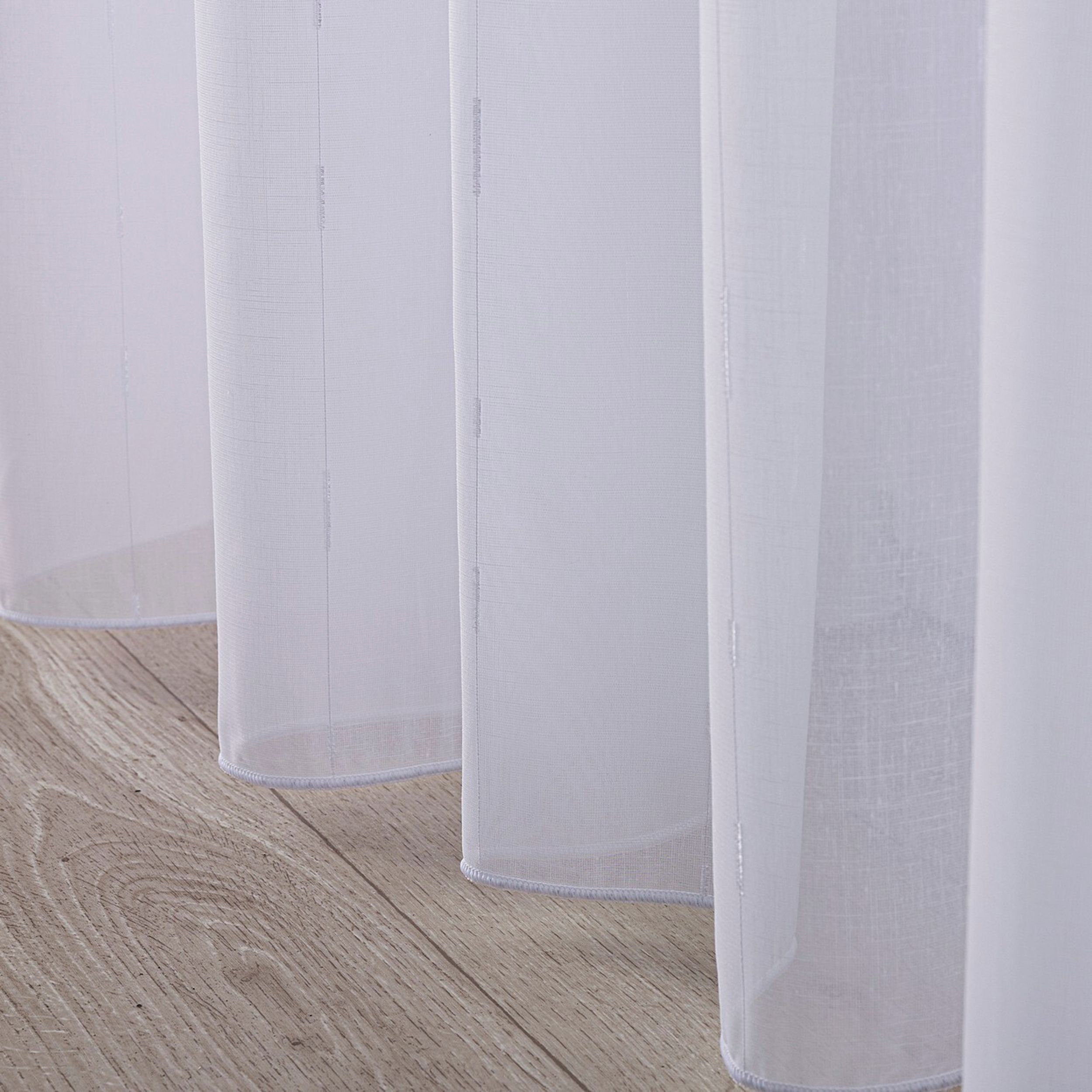 Voile 186-74 hvit med mønster